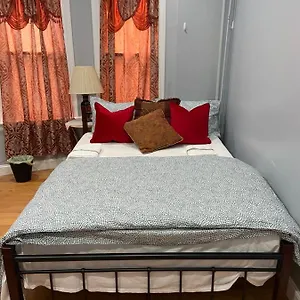 A Spacious In Queens Guest house
